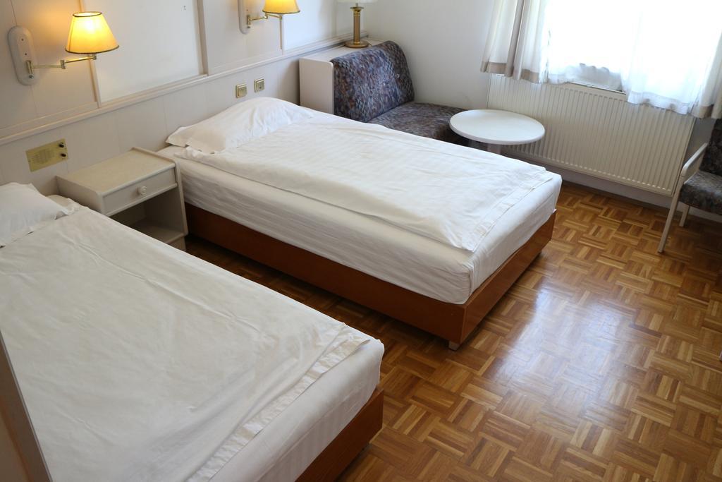 Wasserpalast - Breakfast For Free!!! Hotel Graz