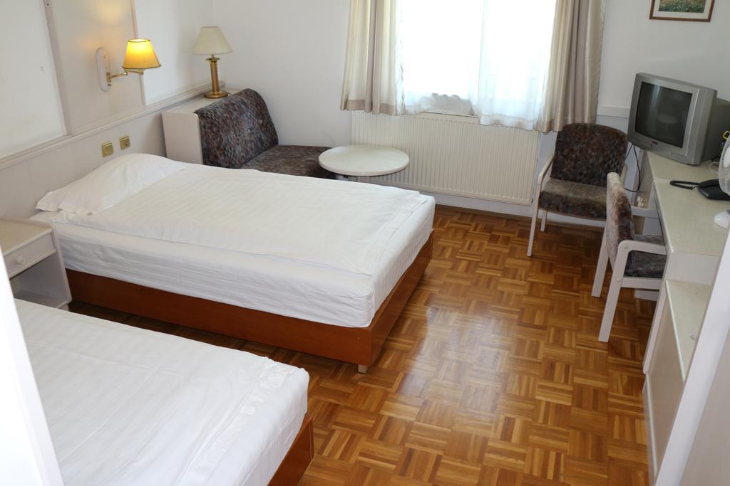 Hotel Wasserpalast - Breakfast For Free!!! Graz